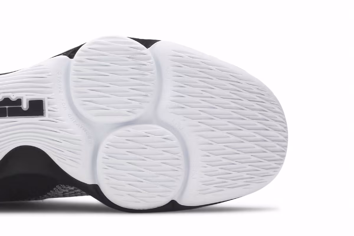 Nike LeBron Witness 4 White Black, view 6