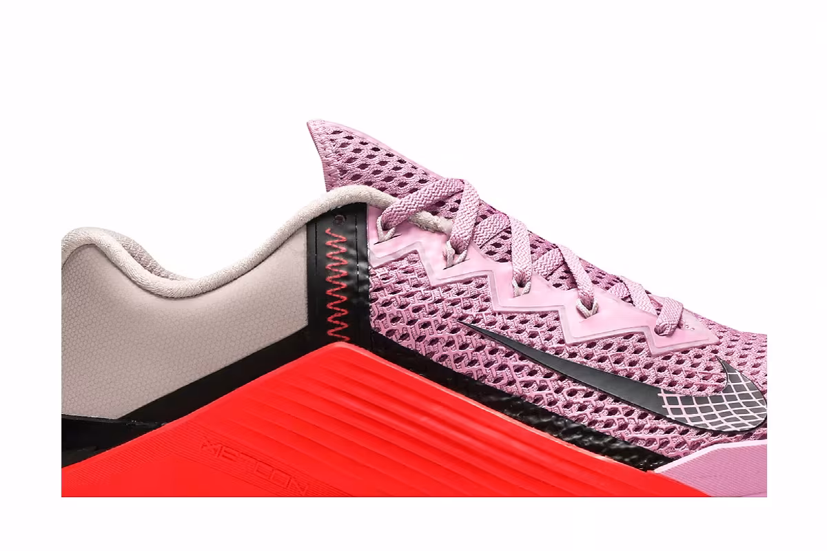 Nike Women's Metcon 6 Beyond Pink Flash Crimson, view 3