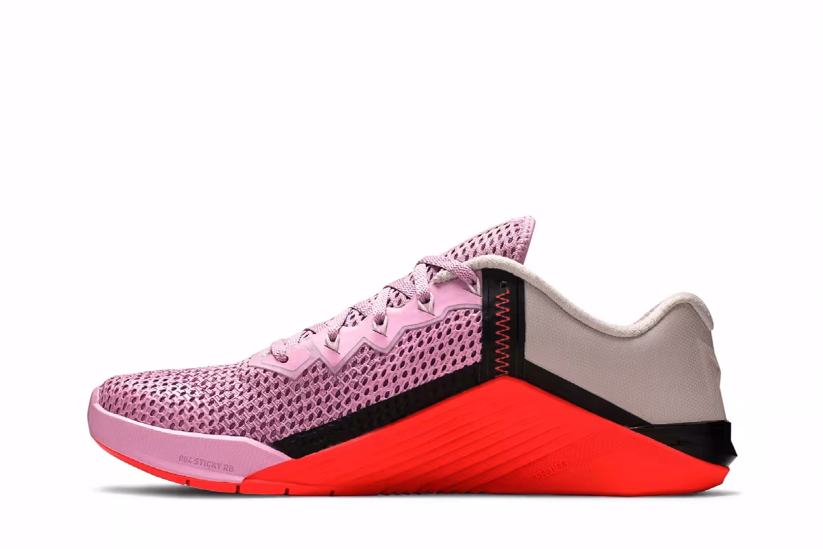 Nike Women's Metcon 6 Beyond Pink Flash Crimson, view 4