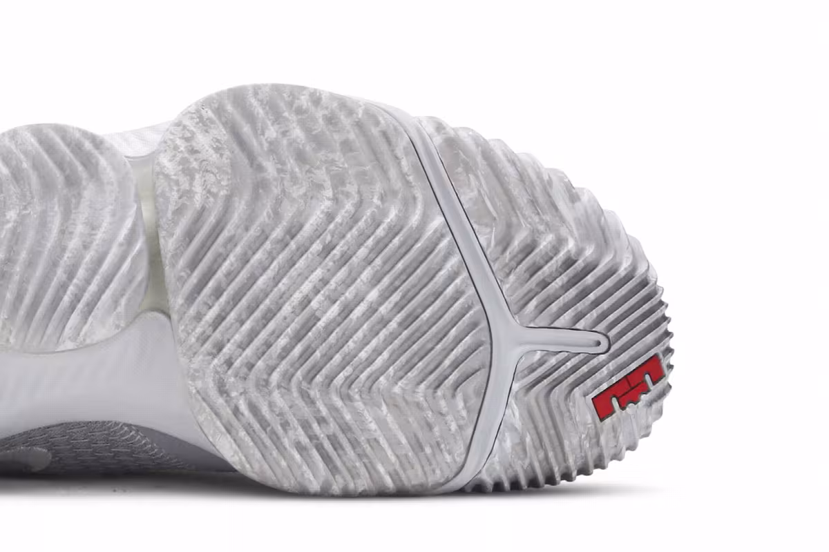 Nike LeBron 16 Low Wolf Grey, view 6