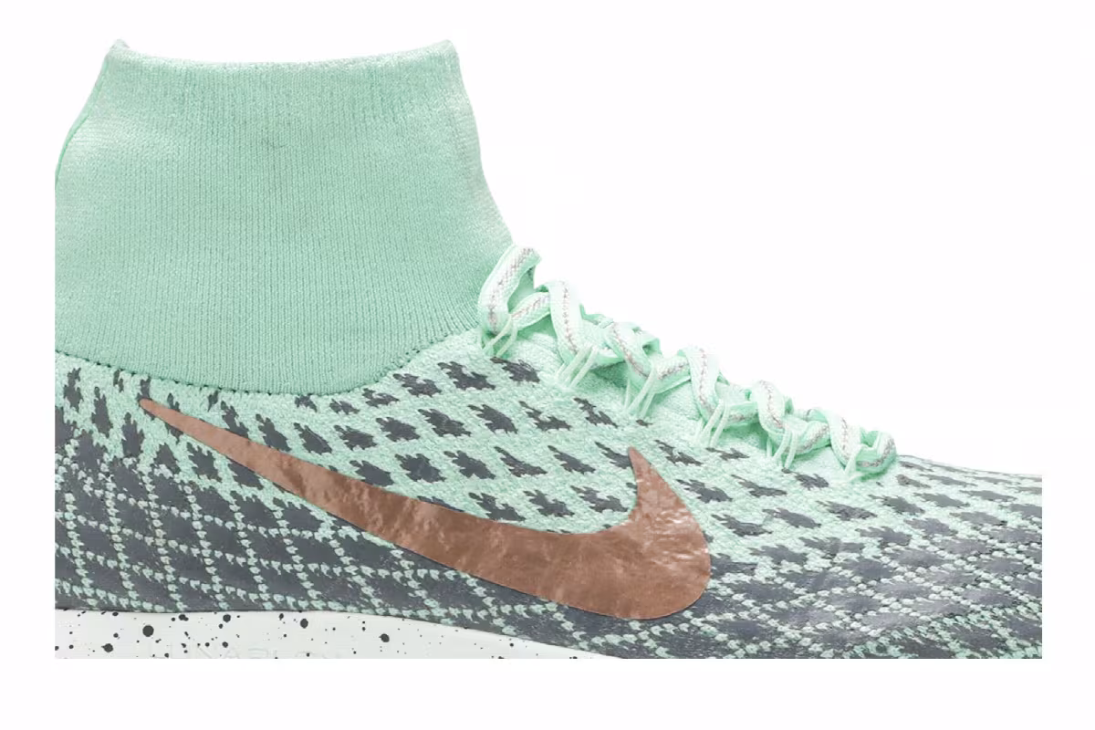 Nike Women's LunarEpic Flyknit Shield, view 3
