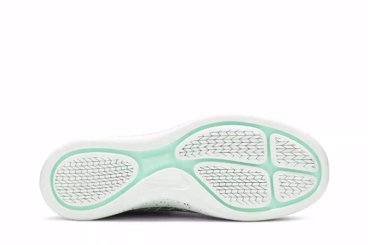 Nike Women's LunarEpic Flyknit Shield, view 5