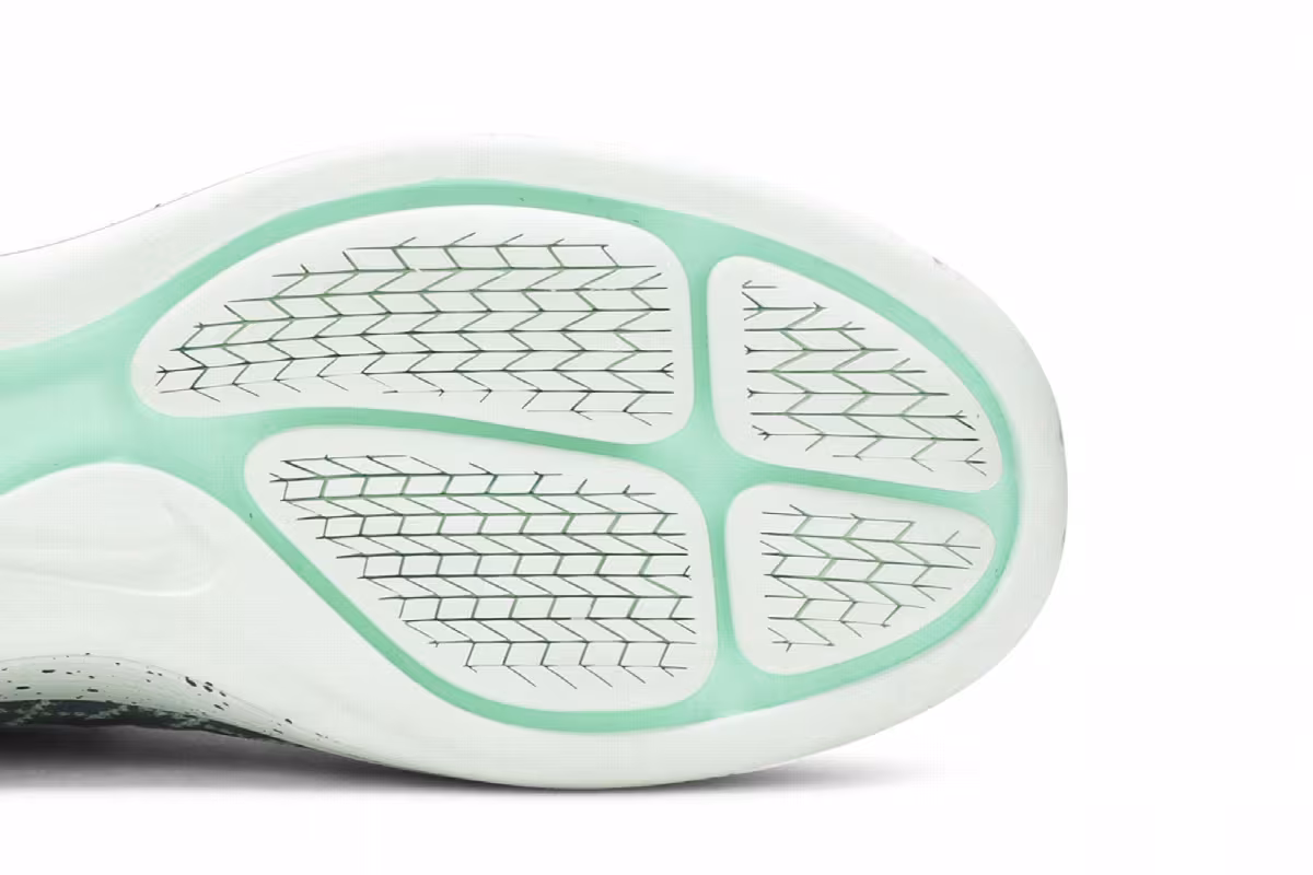 Nike Women's LunarEpic Flyknit Shield, view 6
