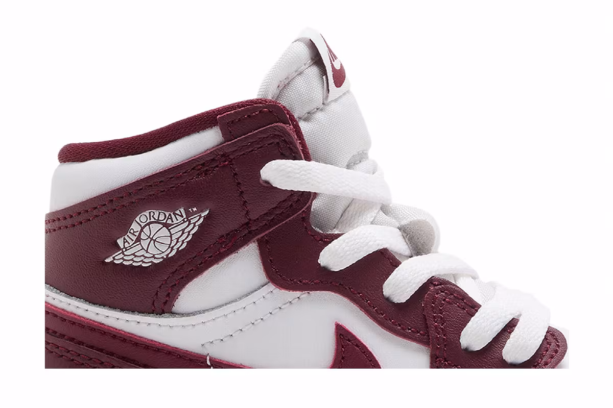 Air Jordan 1 High OG TD Artisanal Red, view 3