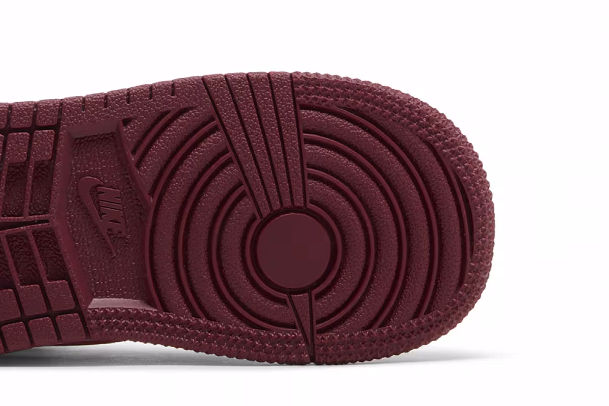 Air Jordan 1 High OG TD Artisanal Red, view 6