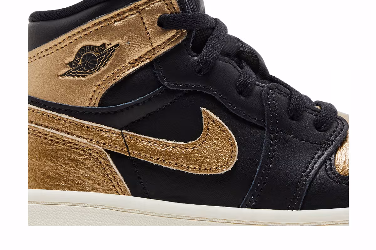 Air Jordan 1 High OG TD Black Gold, view 3