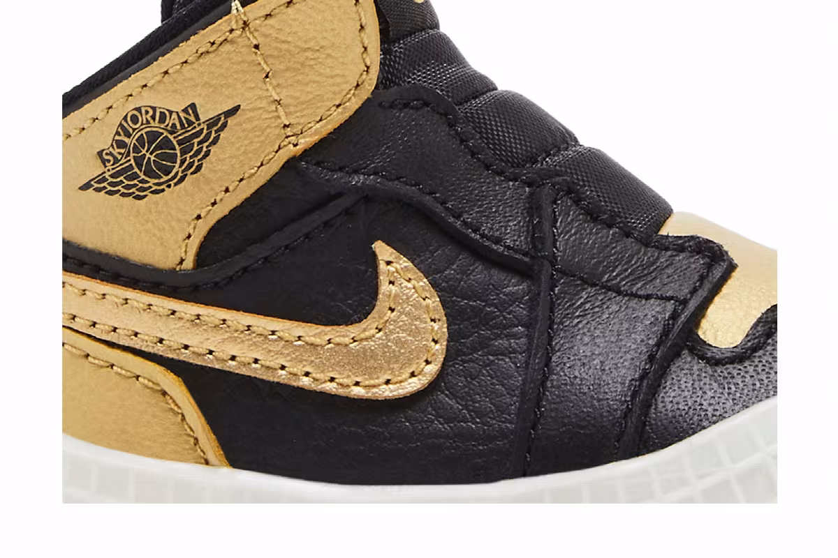 Air Jordan 1 High OG CB Black Gold, view 3