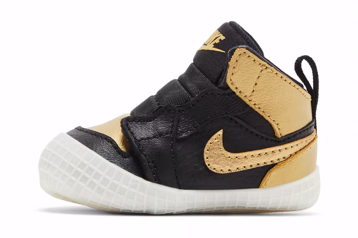 Air Jordan 1 High OG CB Black Gold, view 4