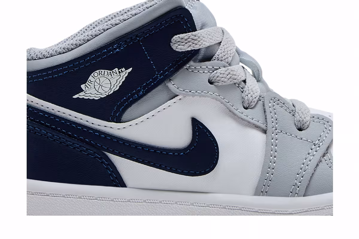 Air Jordan 1 Mid TD Wolf Grey Midnight Navy, view 3