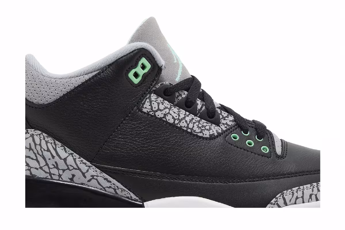 Air Jordan 3 Green Glow, view 3