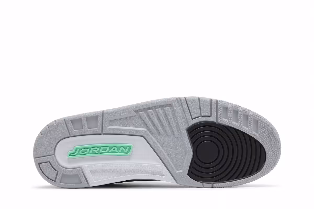 Air Jordan 3 Green Glow, view 5