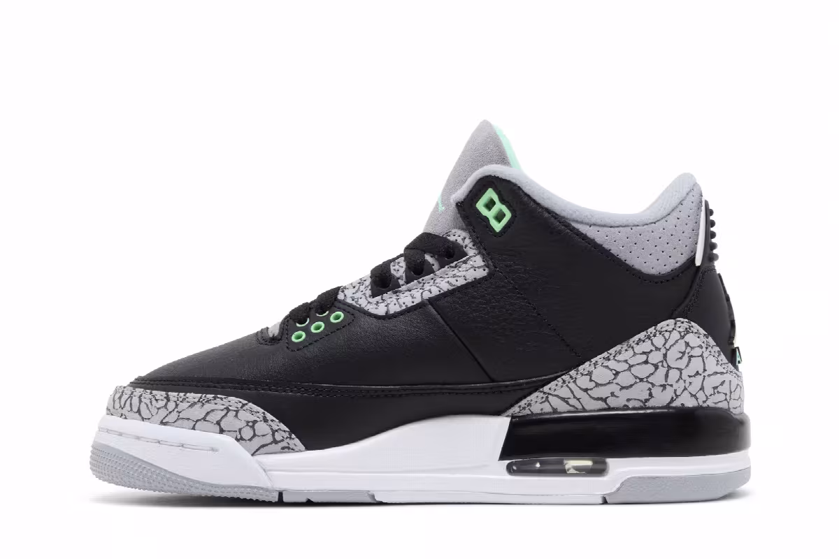 Air Jordan 3 GS Green Glow, view 4
