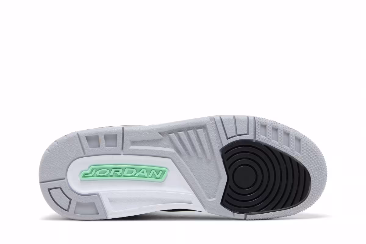 Air Jordan 3 GS Green Glow, view 5