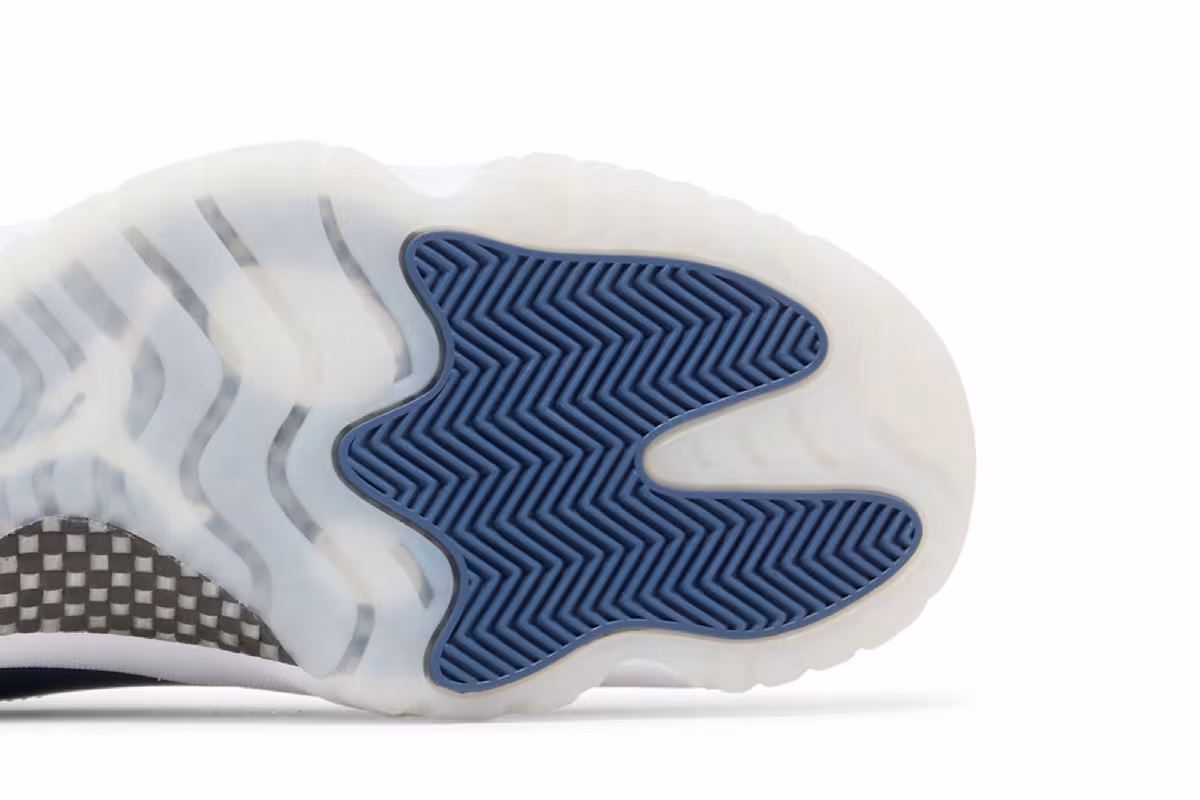 Air Jordan 11 Low Diffused Blue, view 6