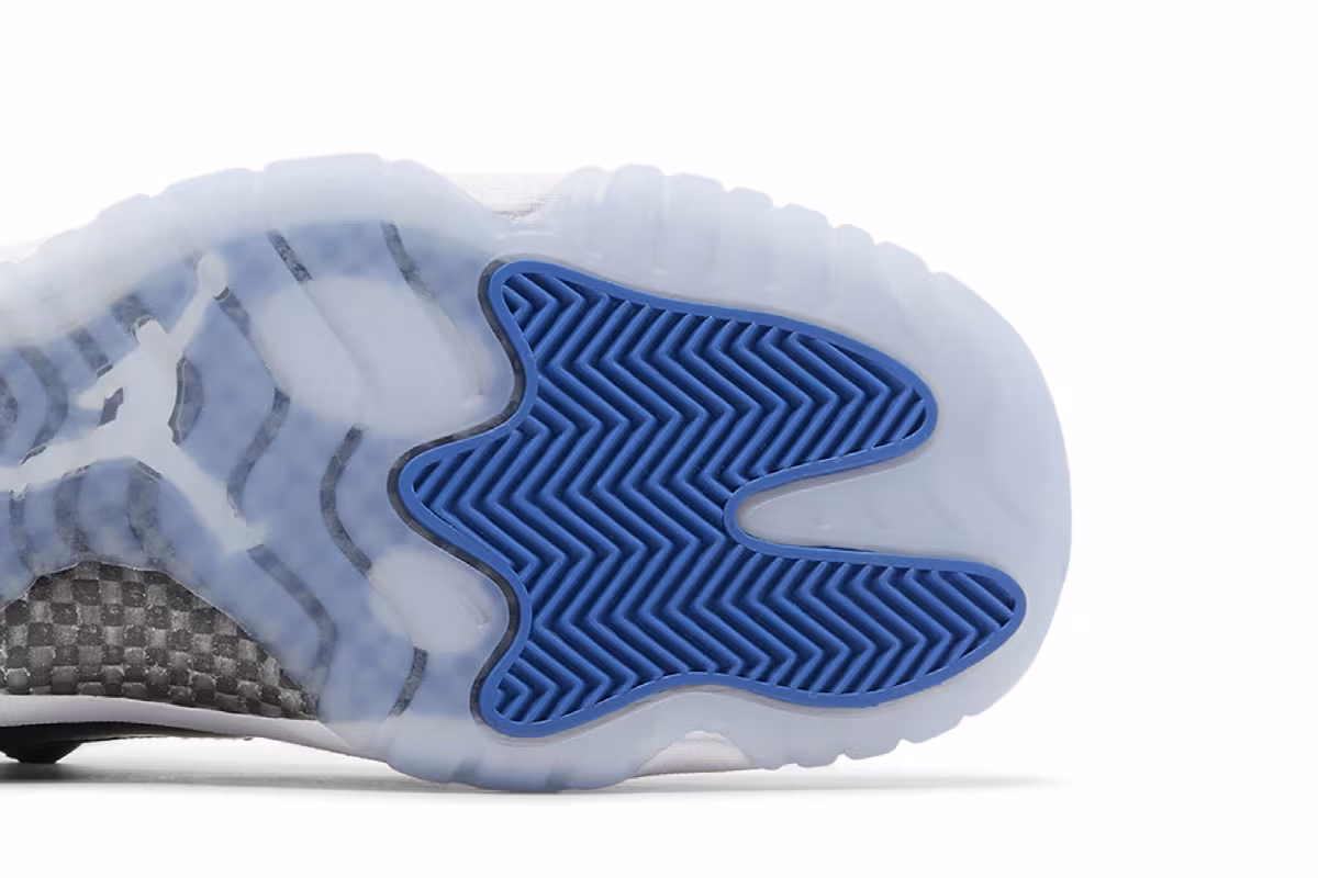 Air Jordan 11 Low GS Space Jam, view 6