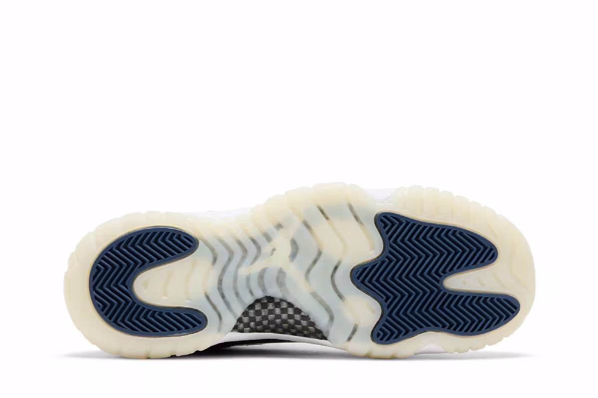 Air Jordan 11 Low GS Diffused Blue, view 5