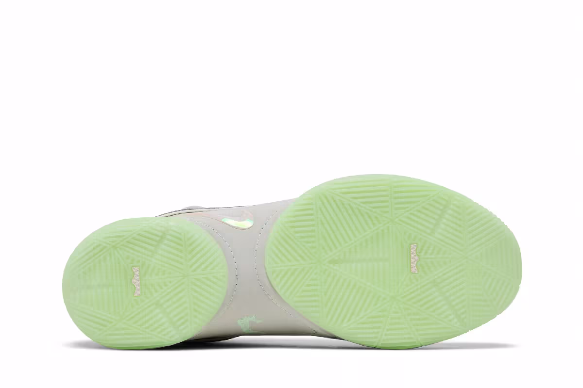 Nike LeBron 22 Dunkman, view 5