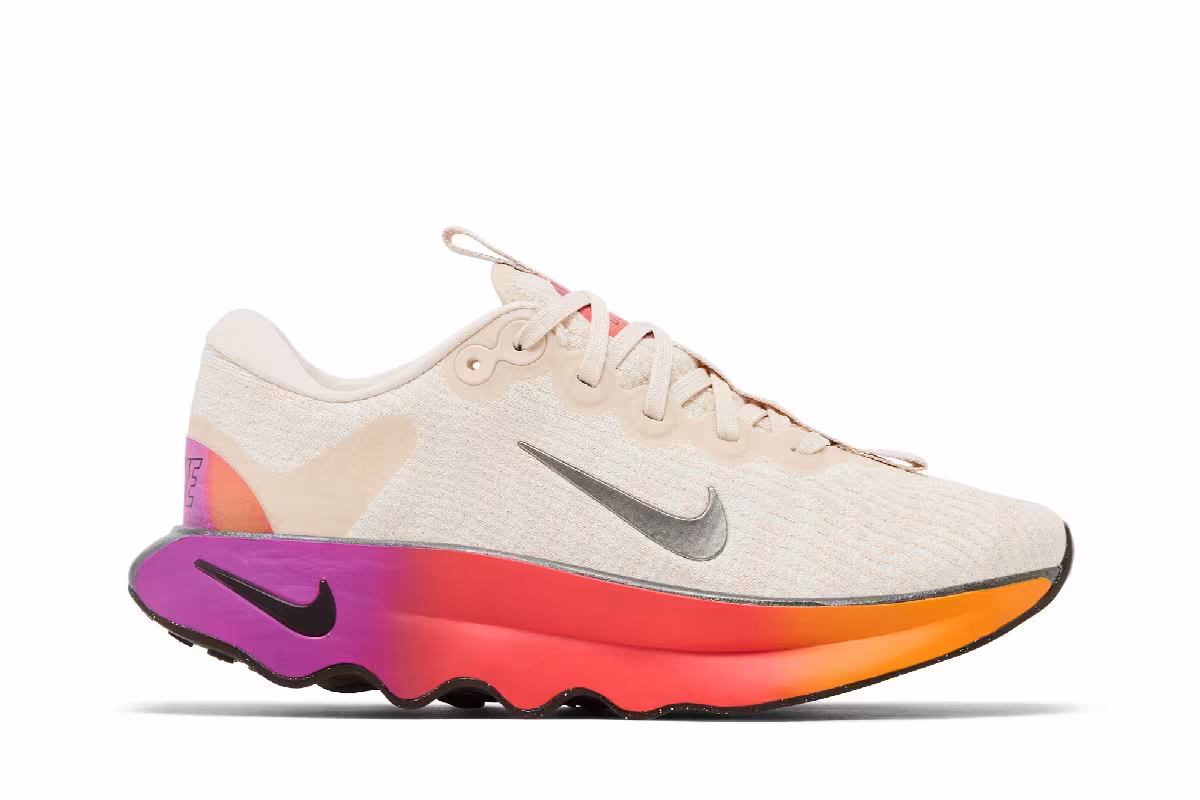 Nike Women's Motiva SE Pearl White Vivid Purple, view 2
