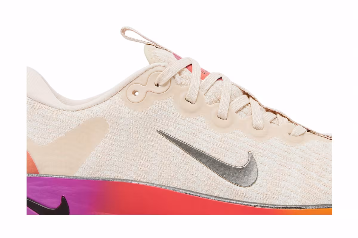 Nike Women's Motiva SE Pearl White Vivid Purple, view 3