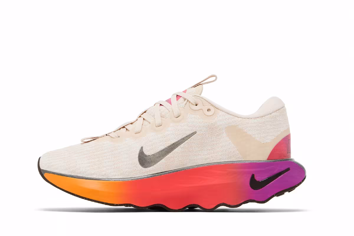 Nike Women's Motiva SE Pearl White Vivid Purple, view 4