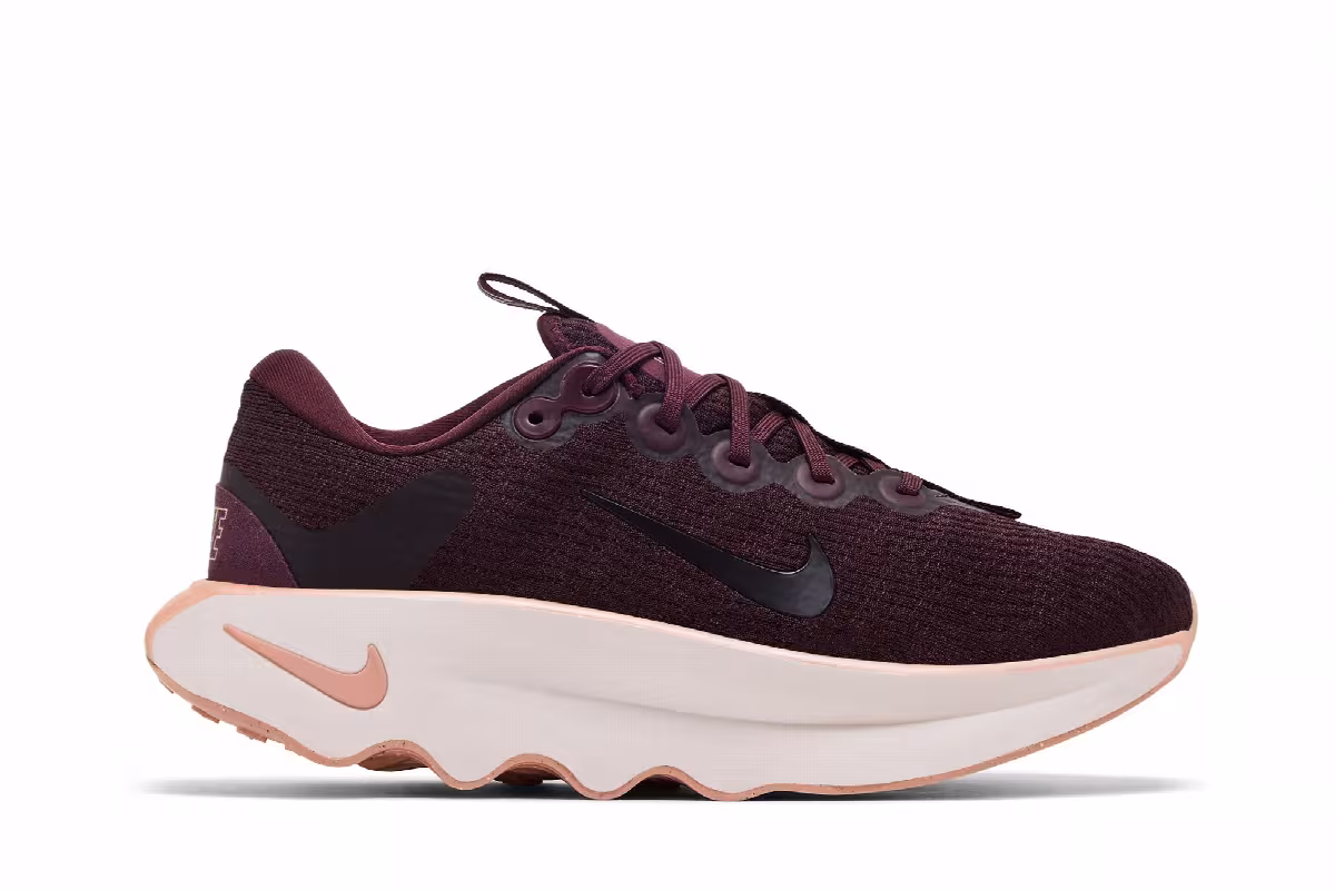Nike Women's Motiva Burgundy Crush, view 2