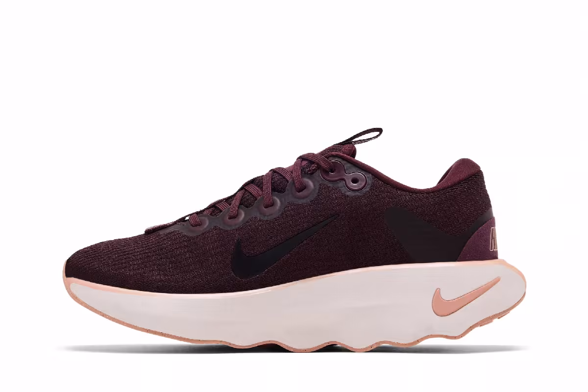 Nike Women's Motiva Burgundy Crush, view 4