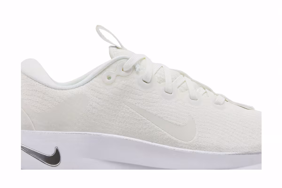 Nike Women's Motiva Summit White Metallic Silver, view 3