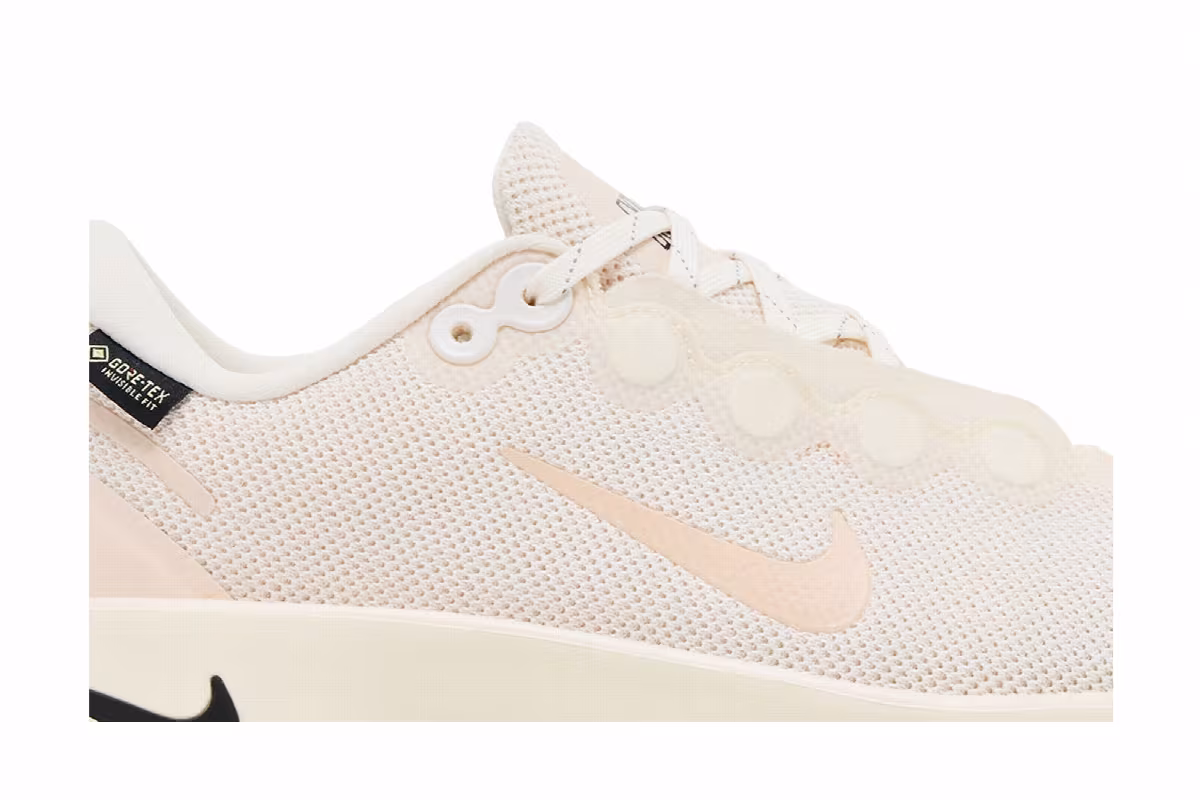 Nike Women's Motiva GORE-TEX Guava Ice, view 3
