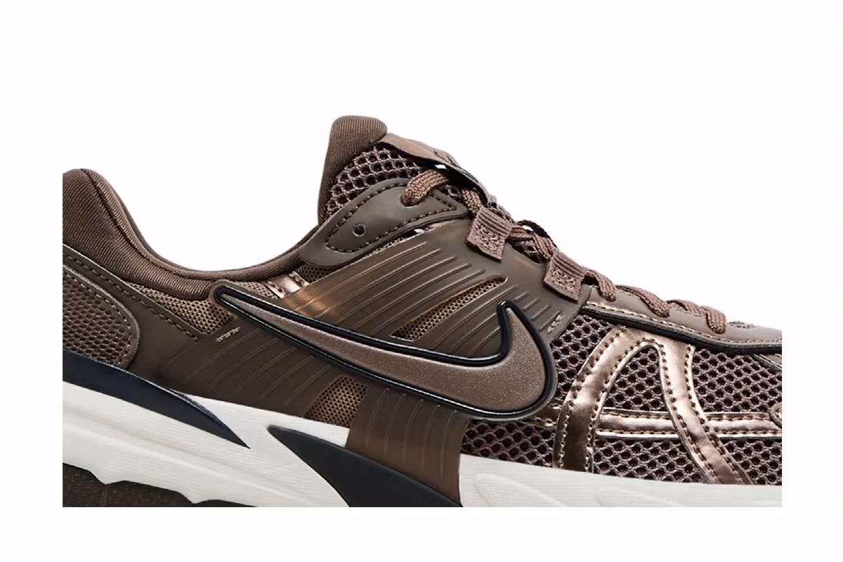 Nike Women's V2K Run Mink Brown, view 3