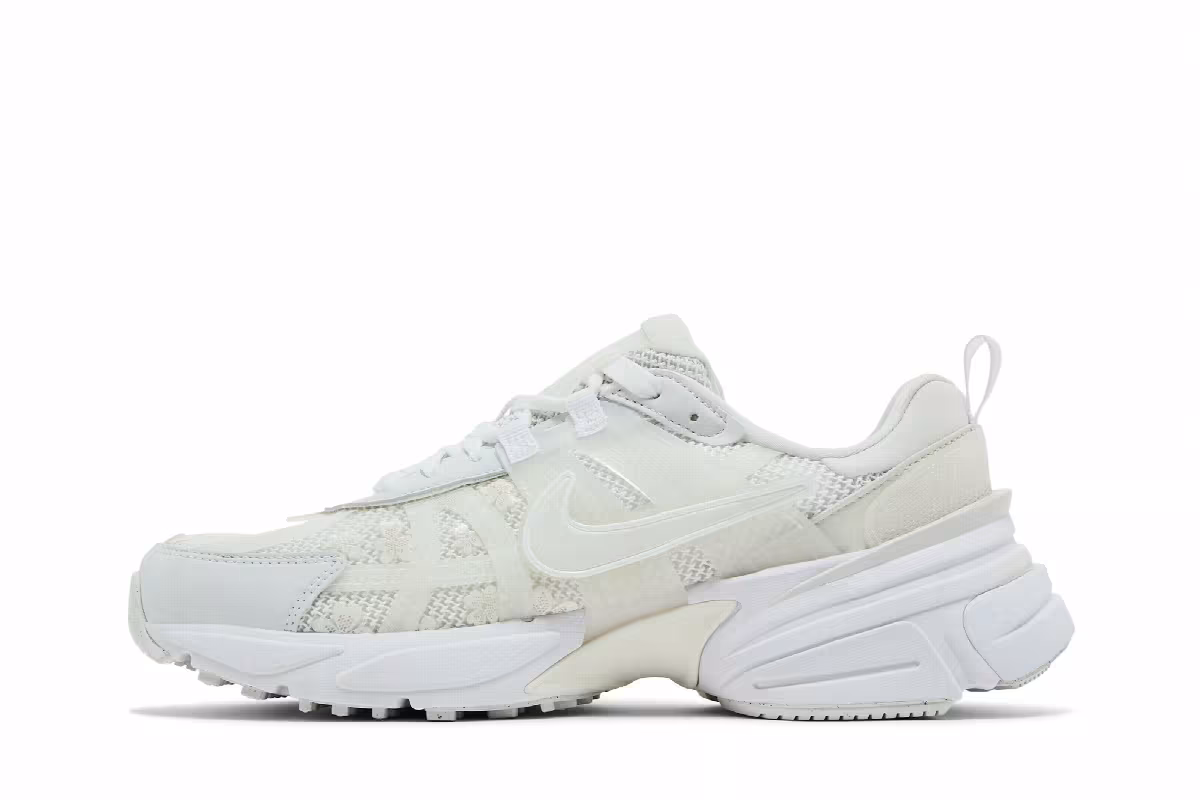 Nike Women's V2K Run Summit White, view 4