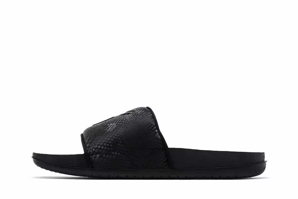 Kobe Bryant x Nike Offcourt Slide Triple Black, view 4