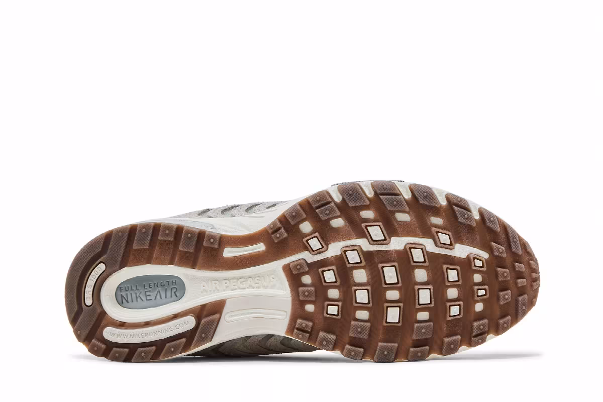 Nike Women's Air Pegasus 2K5 Phantom Light Bone, view 5