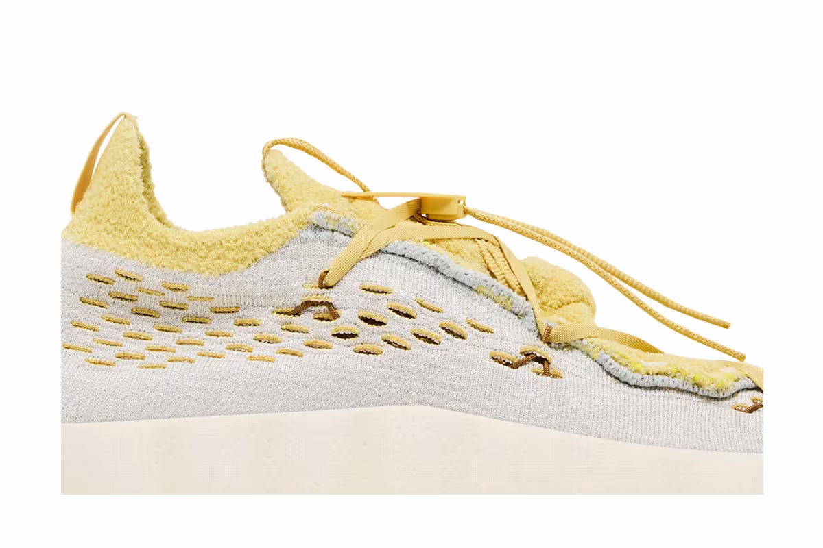Nike Mind 002 Flyknit Light Bone Saturn Gold, view 3