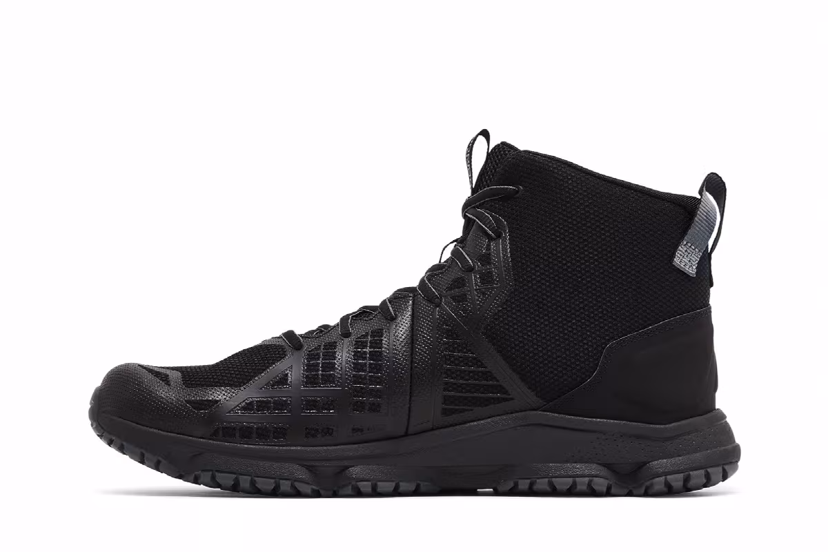 Under Armour Micro G Strikefast Mid Black Pitch Grey, view 4