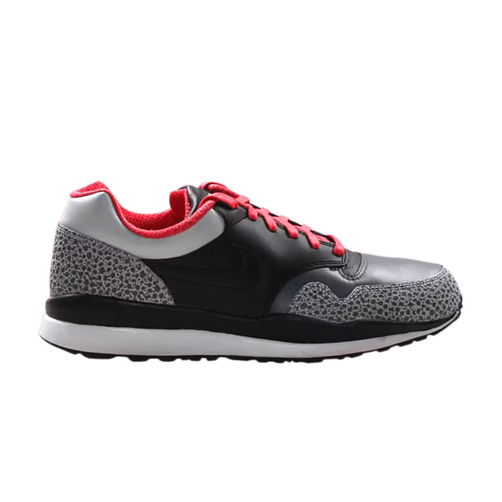 Nike Air Safari LE Crimson