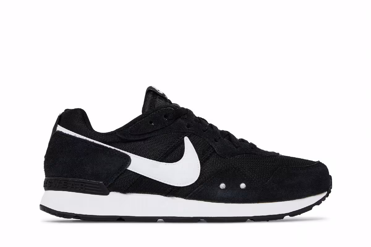 Nike Venture Runner Wide Black White, view 2