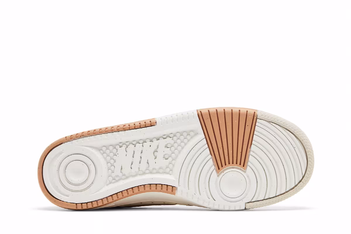 Nike Women's Gamma Force Sail Bronzine, view 5