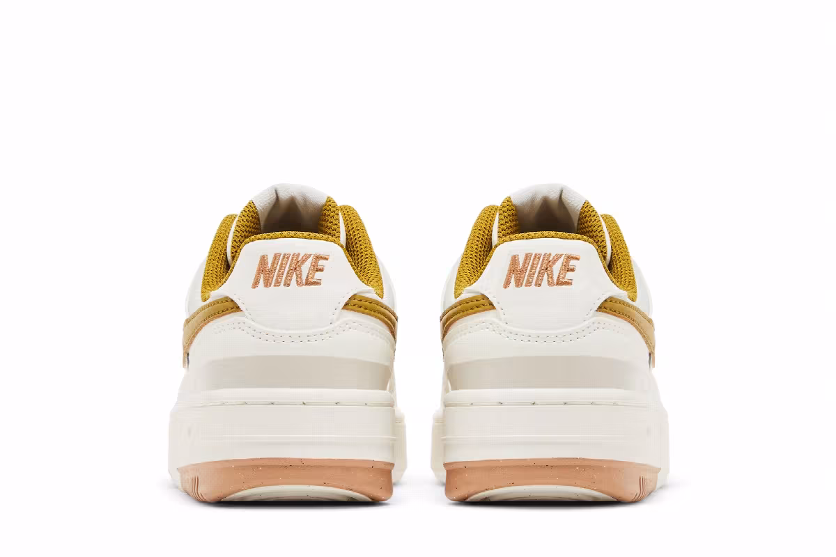 Nike Women's Gamma Force Sail Bronzine, view 7