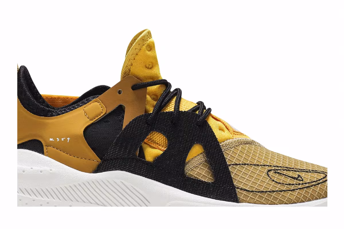Nike Huarache Type Golden, view 3
