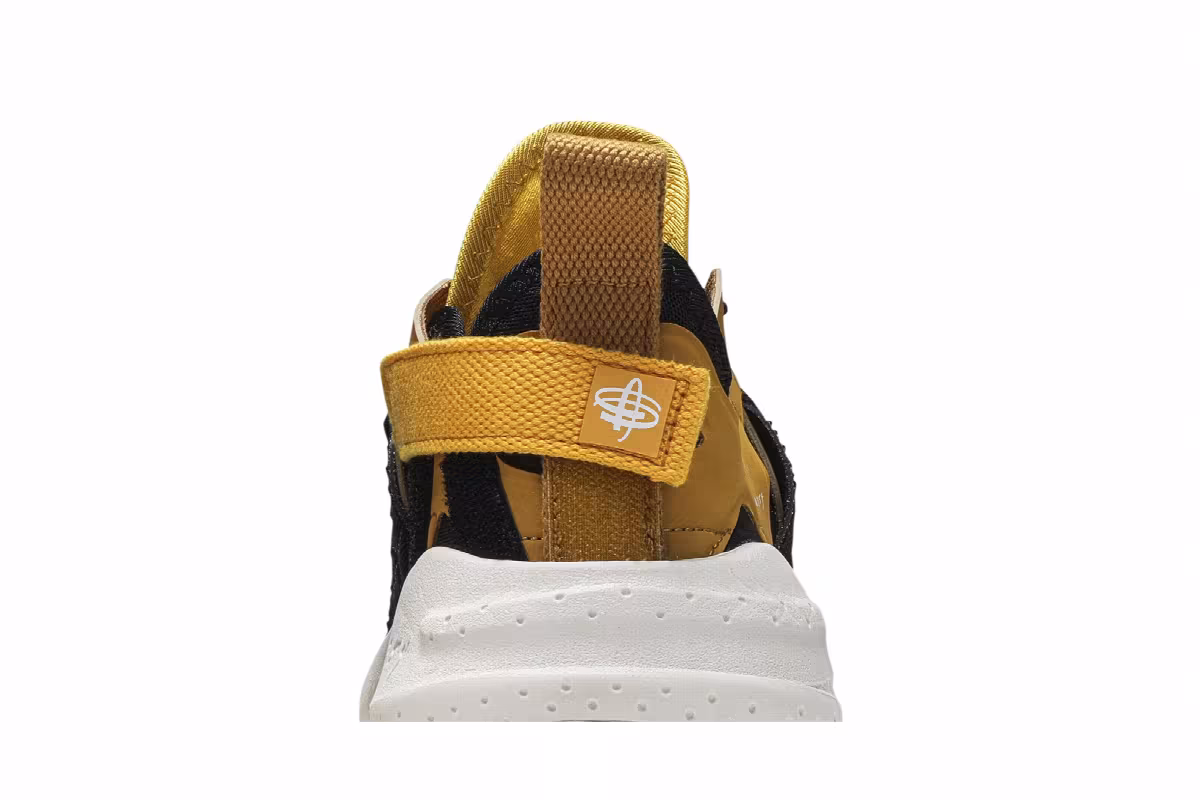 Nike Huarache Type Golden, view 8