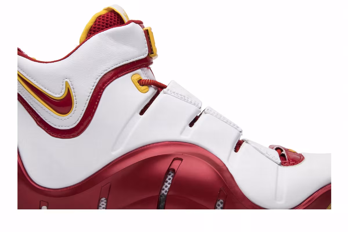 Nike Zoom LeBron 4 fairfax home, view 3