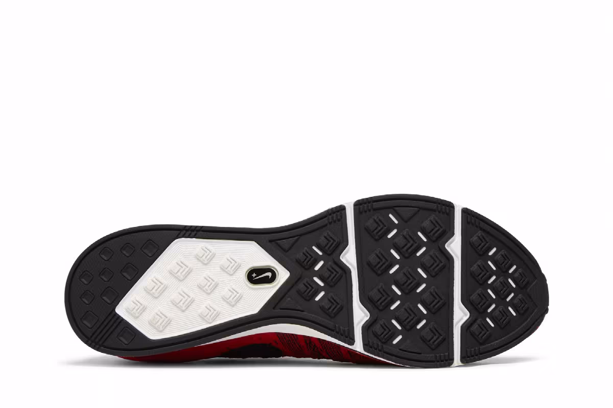 Nike Flyknit Trainer+ University Red, view 5