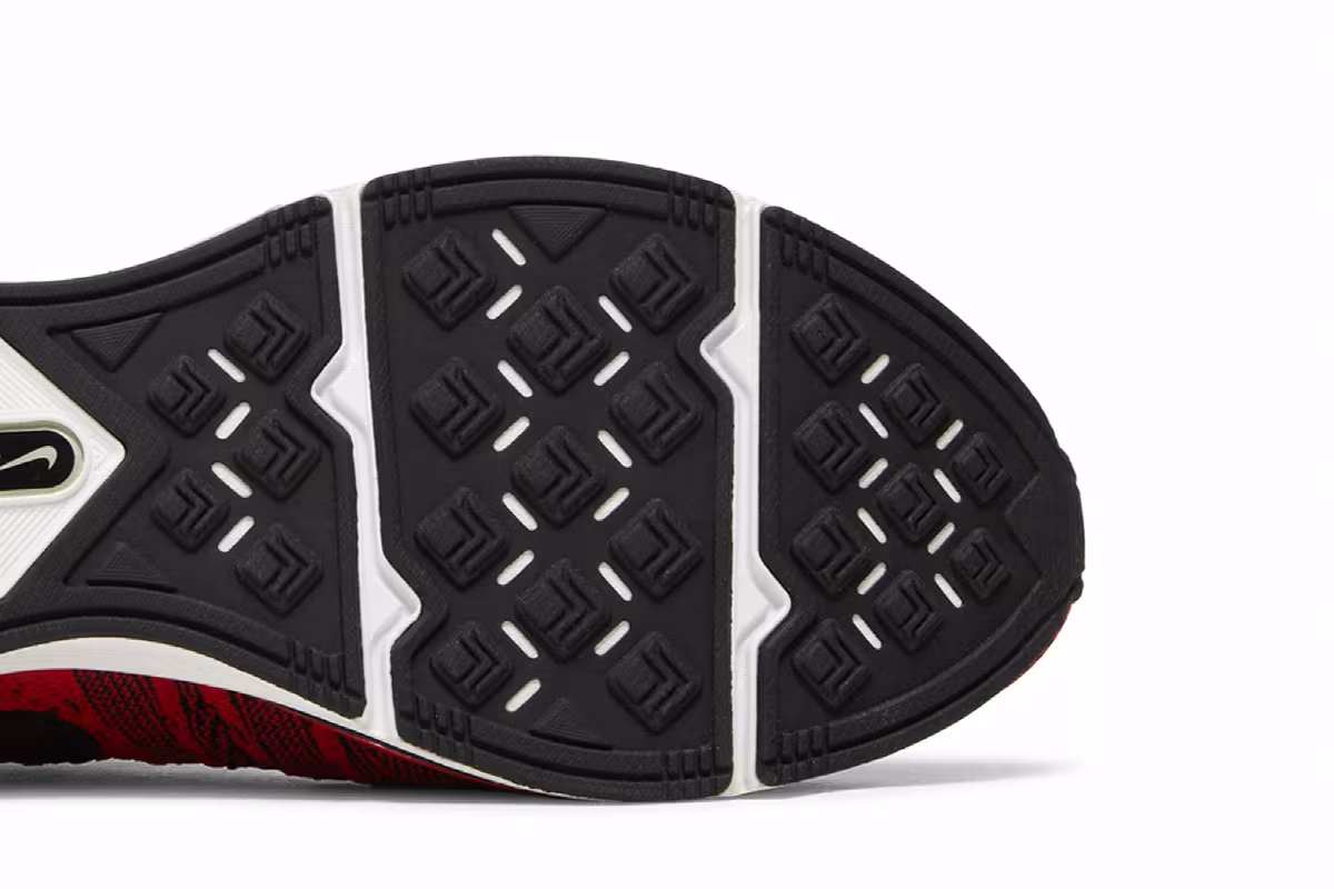Nike Flyknit Trainer+ University Red, view 6