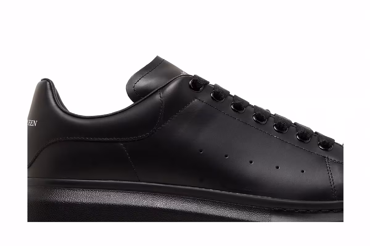 Alexander McQueen Oversized Sneaker Studded - Black, view 3