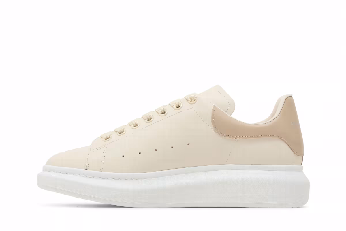 Alexander McQueen Oversized Sneaker Vanilla Pale Beige, view 4