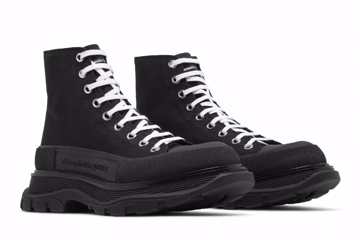 Alexander McQueen Tread Slick Boots Black, view 9