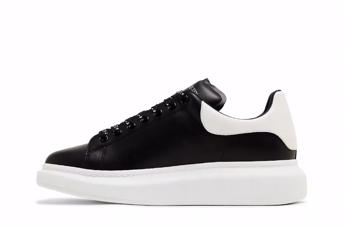 Alexander McQueen Oversized Sneaker Black White 2024, view 4