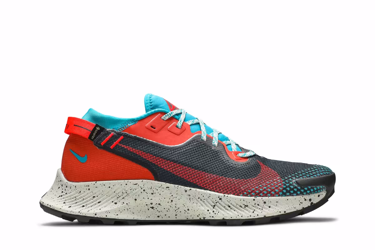 Nike Pegasus Trail 2 GTX Dark Smoke Grey Bright Crimson, view 2