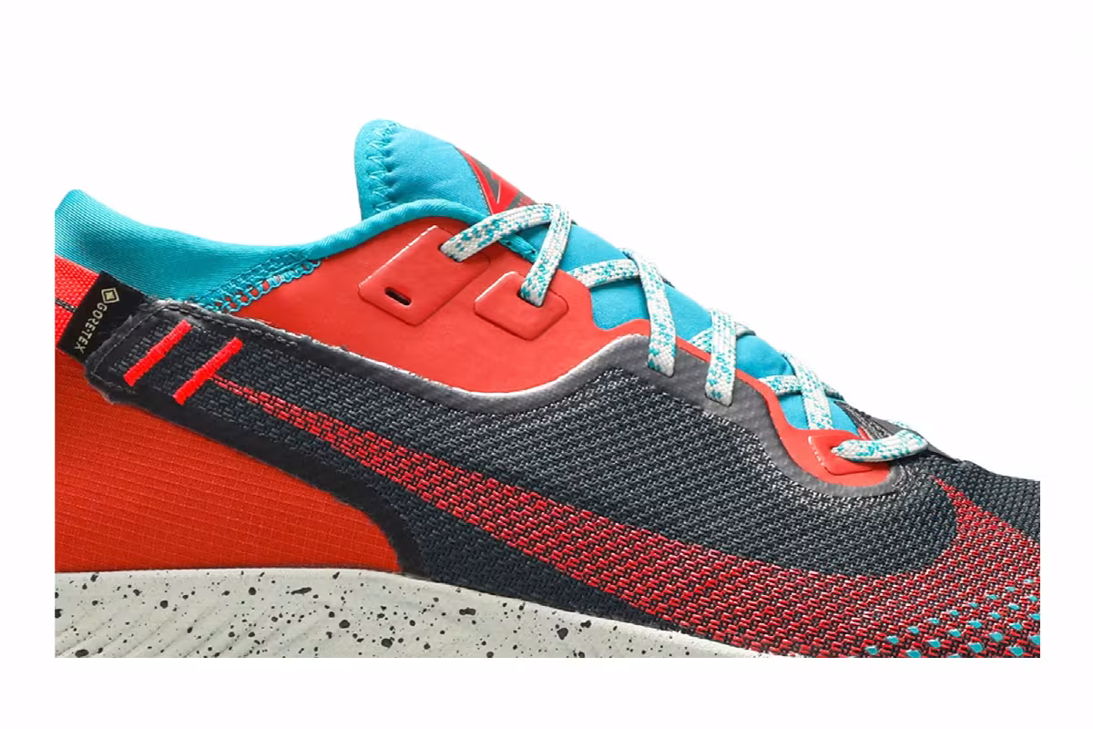 Nike Pegasus Trail 2 GTX Dark Smoke Grey Bright Crimson, view 3
