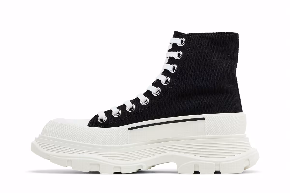 Alexander McQueen Tread Slick Boot Black, view 4